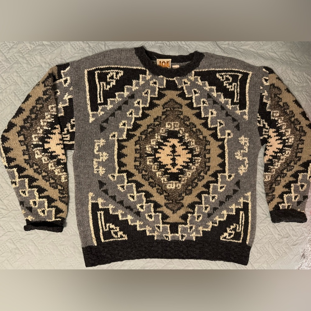 Geometric Pattern Sweater - Black and Gray